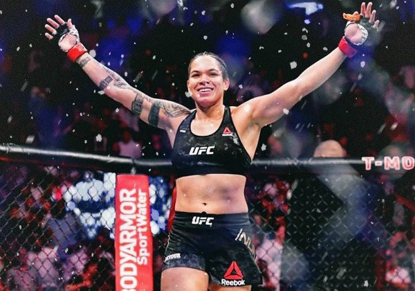 Amanda Nunes quebra recorde de Rousey e mantem cinturão