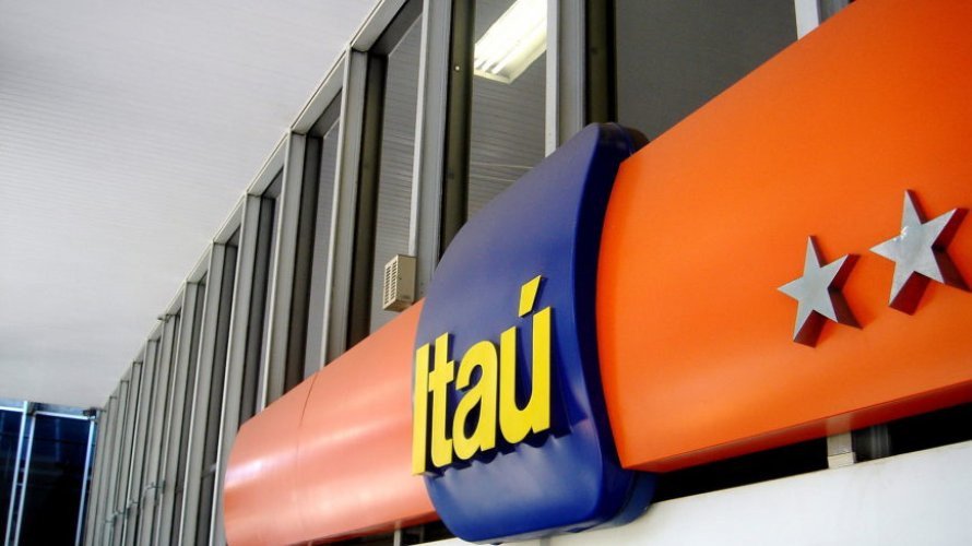 Itaú Unibanco passa a ter 47% das ações de plataforma de crédito universitário
