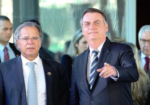 Bolsonaro sanciona fundo eleitoral de R$ 2 bilhões