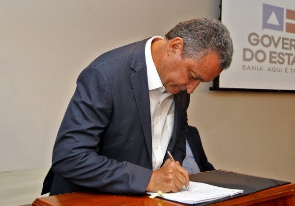 Rui anuncia R$ 464 milhões na construção de escolas e convoca professores e coordenadores; Candeias será contemplada!