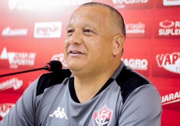 Vitória vence xará de Conquista fora de casa com gol no fim