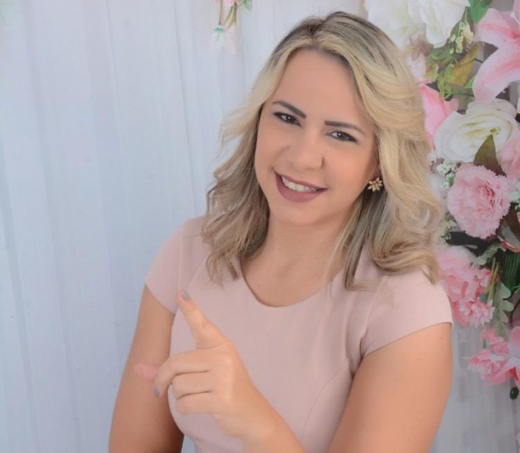 Bahia: Débora Santana apresenta projetos a influenciadores digitais.