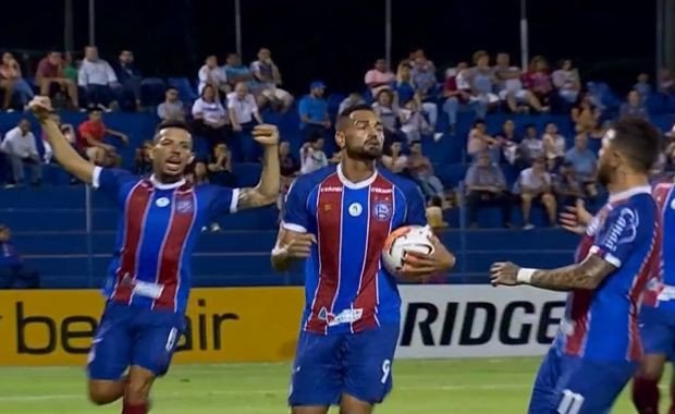 Gilberto marca dois gols e Bahia avança na Copa Sul-americana