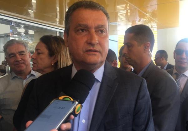 Governador suspende transporte intermunicipal e cancela aula em todas as escolas