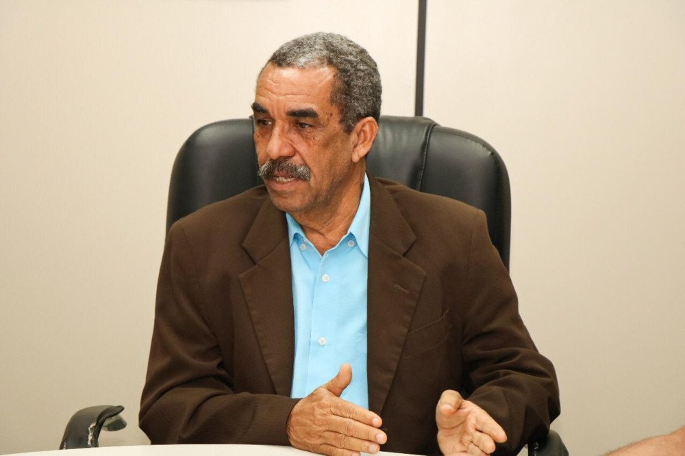 Secretário Carlos Martins critica cortes no Bolsa Família em meio à crise do coronavírus