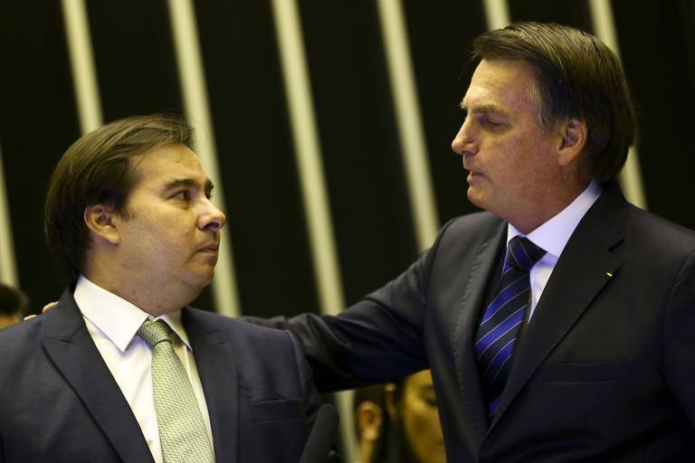 Bolsonaro acusa Maia de conspiração e diz que atuação do presidente da Câmara é péssima