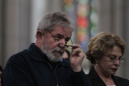 Mulher de Lula internada às pressas no Sírio com AVC