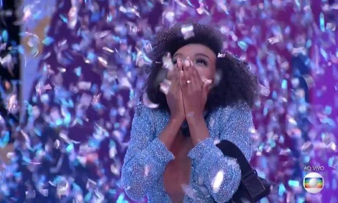 Thelma vence edição histórica do 'Big Brother Brasil'