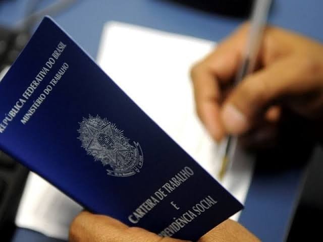 Trabalhador com salário reduzido terá benefício do governo em maio; saiba acompanhar o pedido