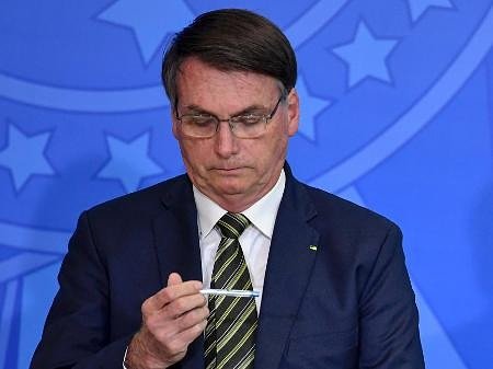 Bolsonaro publica supostas diretrizes da OMS sobre masturbação e relações homossexuais para crianças.