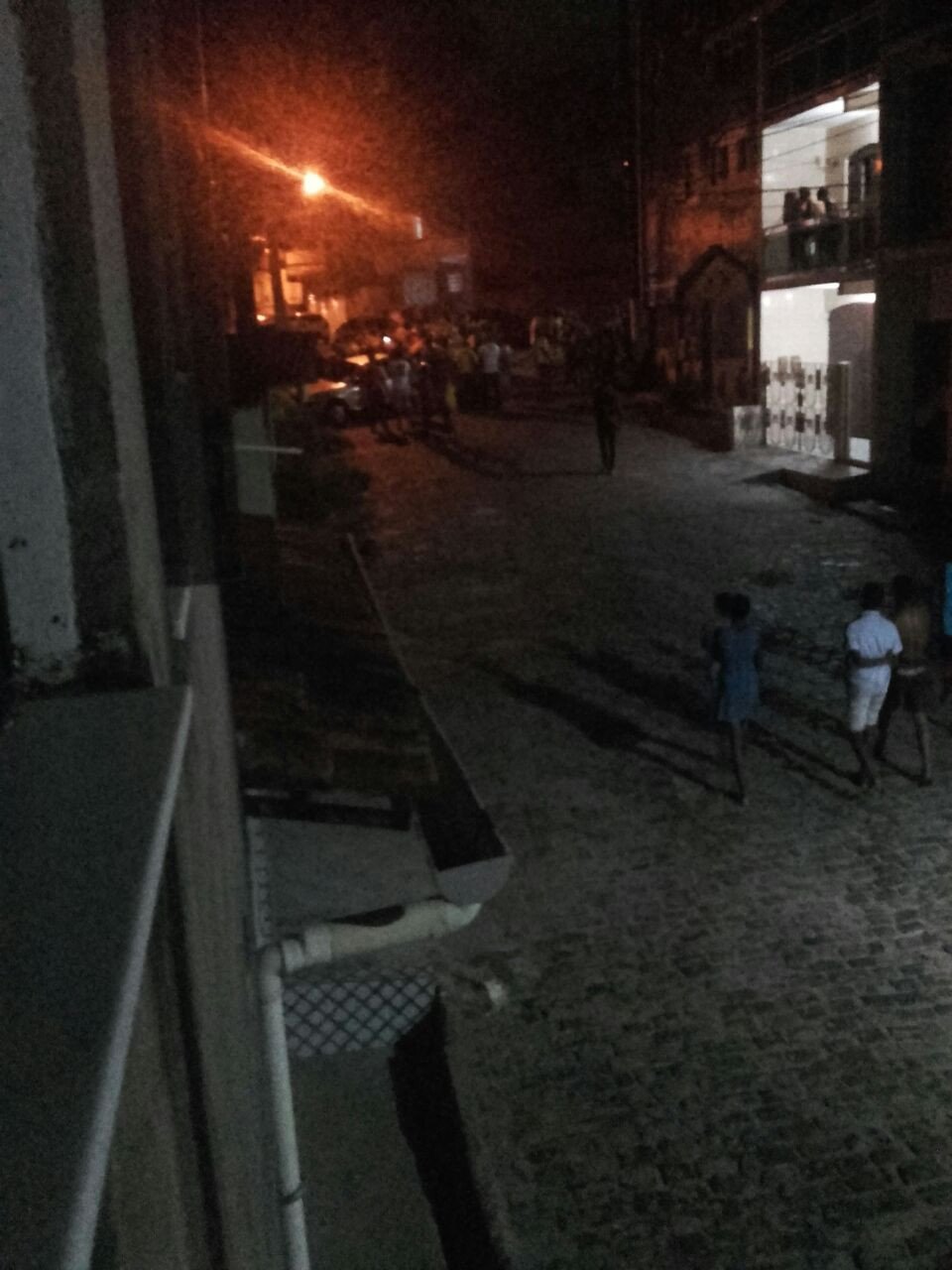 Criança bate cabeça , após caminhonete desgovernar em ladeira ao sair da Novena