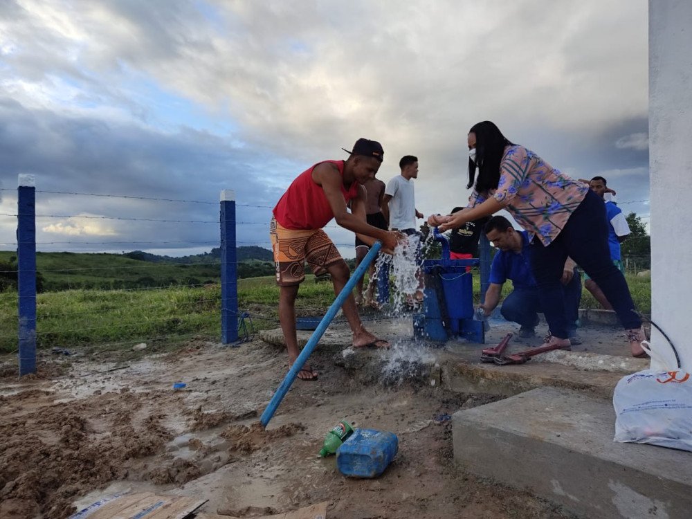 Famílias da Comunidade Fazenda Roque Lima comemoram o acesso à água potável