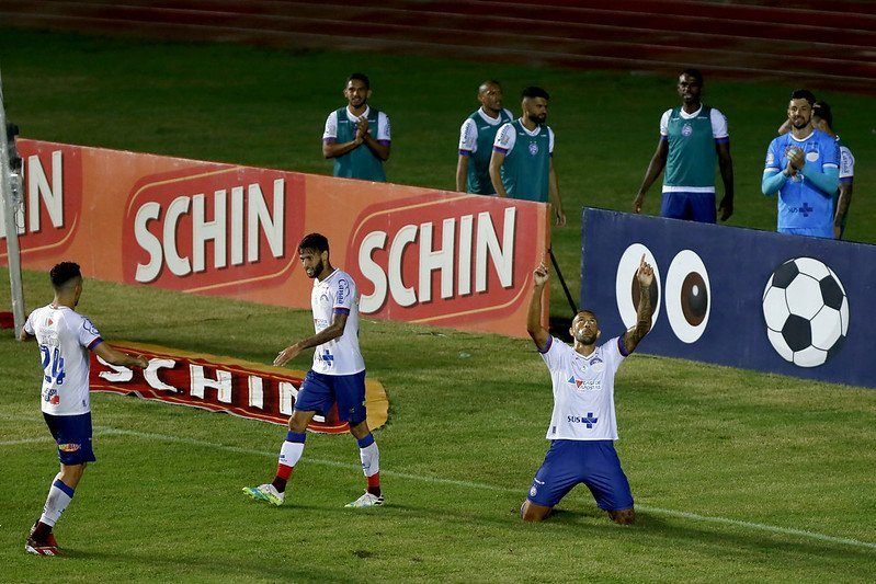 Bahia goleia o Náutico no estádio de Pituaçu