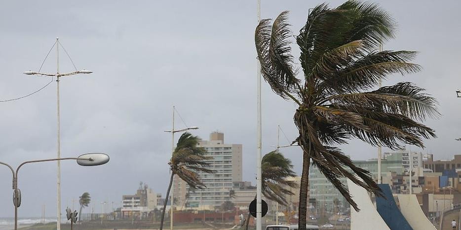 Litoral baiano pode ter ventos de 60 km/h e ondas de 3,5 metros até segunda (27)