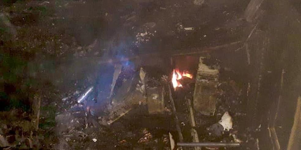 Loja pega fogo em shopping da Estrada do Coco