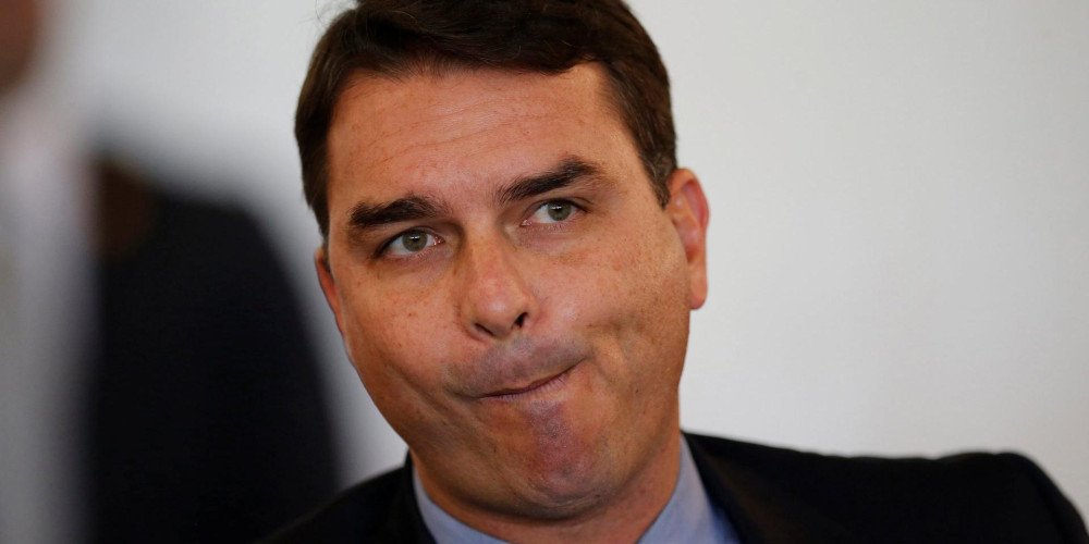 Senador Flávio Bolsonaro nega vazamento e diz que Paulo Marinho 