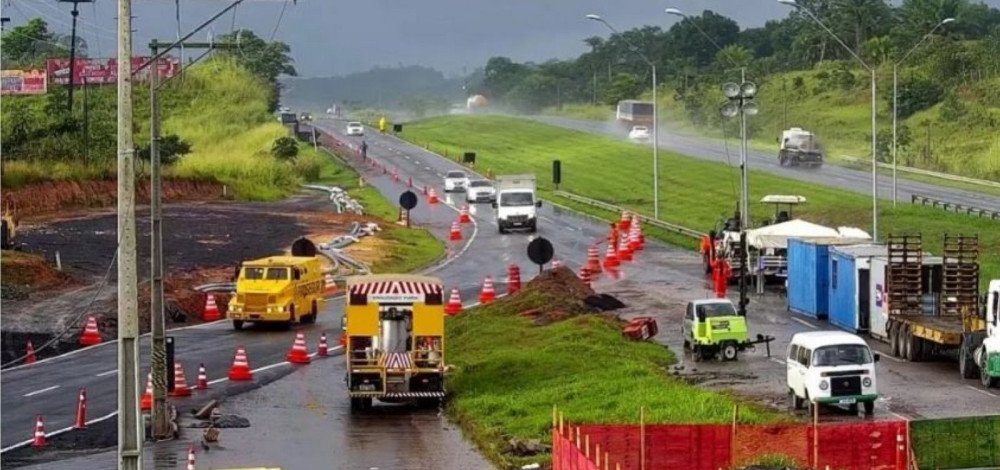 Candeias:Após 3 meses, tráfego é normalizado em trecho da BR-324 onde cratera foi aberta