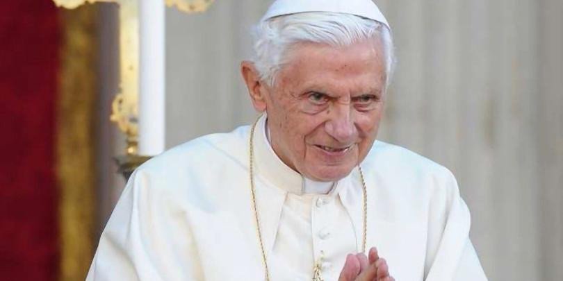 Papa emérito Bento XVI está com a saúde frágil, aponta jornal alemão