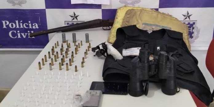 Polícia apreende grande quantidade de drogas e armas em Simões Filho