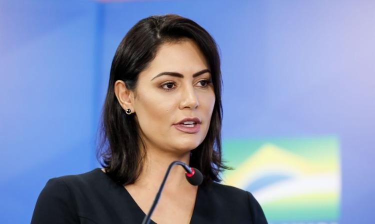 Avó de Michele Bolsonaro morre com diagnóstico de Covid-19
