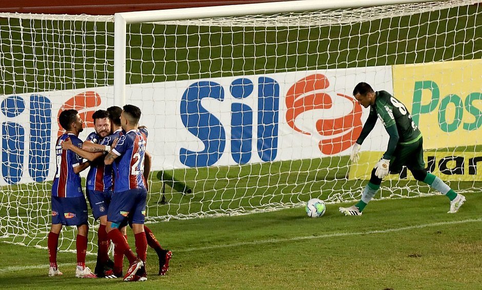 Bahia quebra jejum de 35 anos e bate Coritiba em estreia na Série A