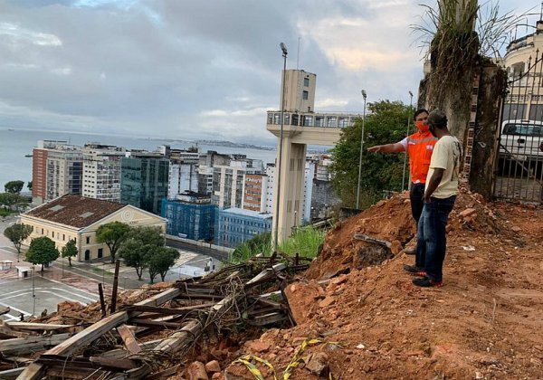 SALVADOR Publicado em 23/08/2020 às 20h30. Casarão que desabou parcialmente sobre Ladeira da Montanha é totalmente demolido