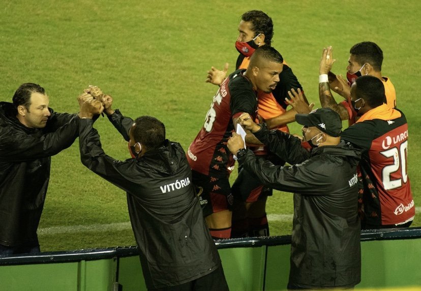 Vitória enfrenta o Confiança no Batistão