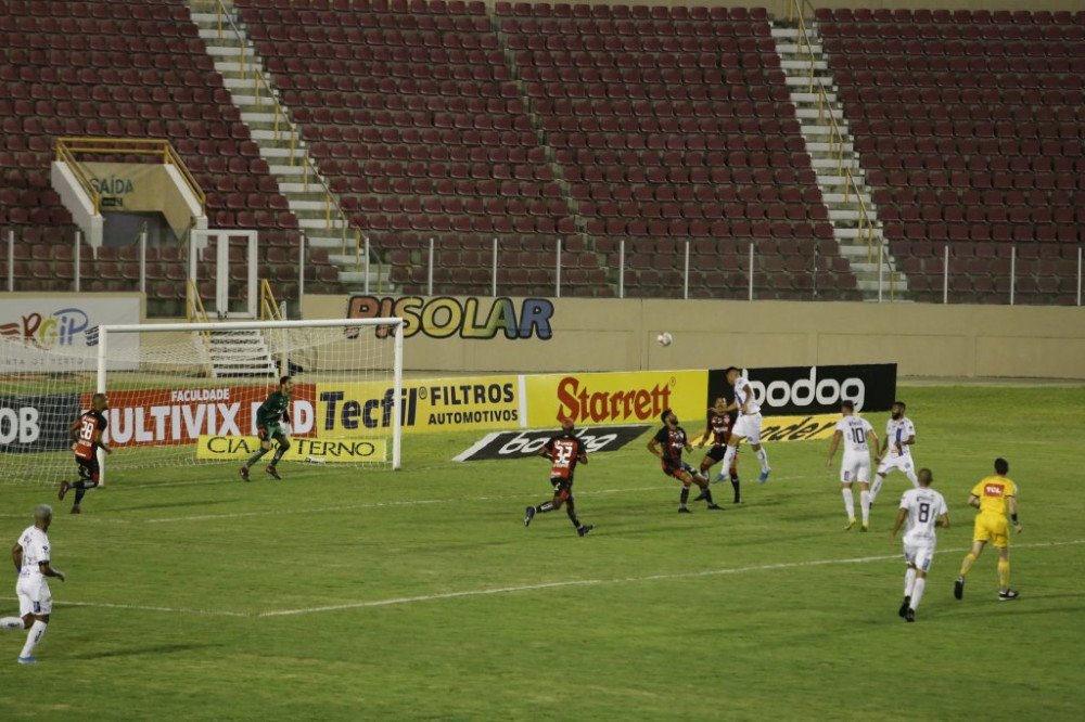 Vitória não consegue se impor no Batistão e perde a invencibilidade na Série B para o Confiança