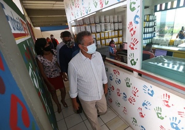Rui visita obras de construção de escola técnica em Candeias