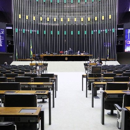 Apesar da redução de atividades na Câmara, 66 deputados gastam mais com gasolina em 2020; Claudio Cajado está na lista