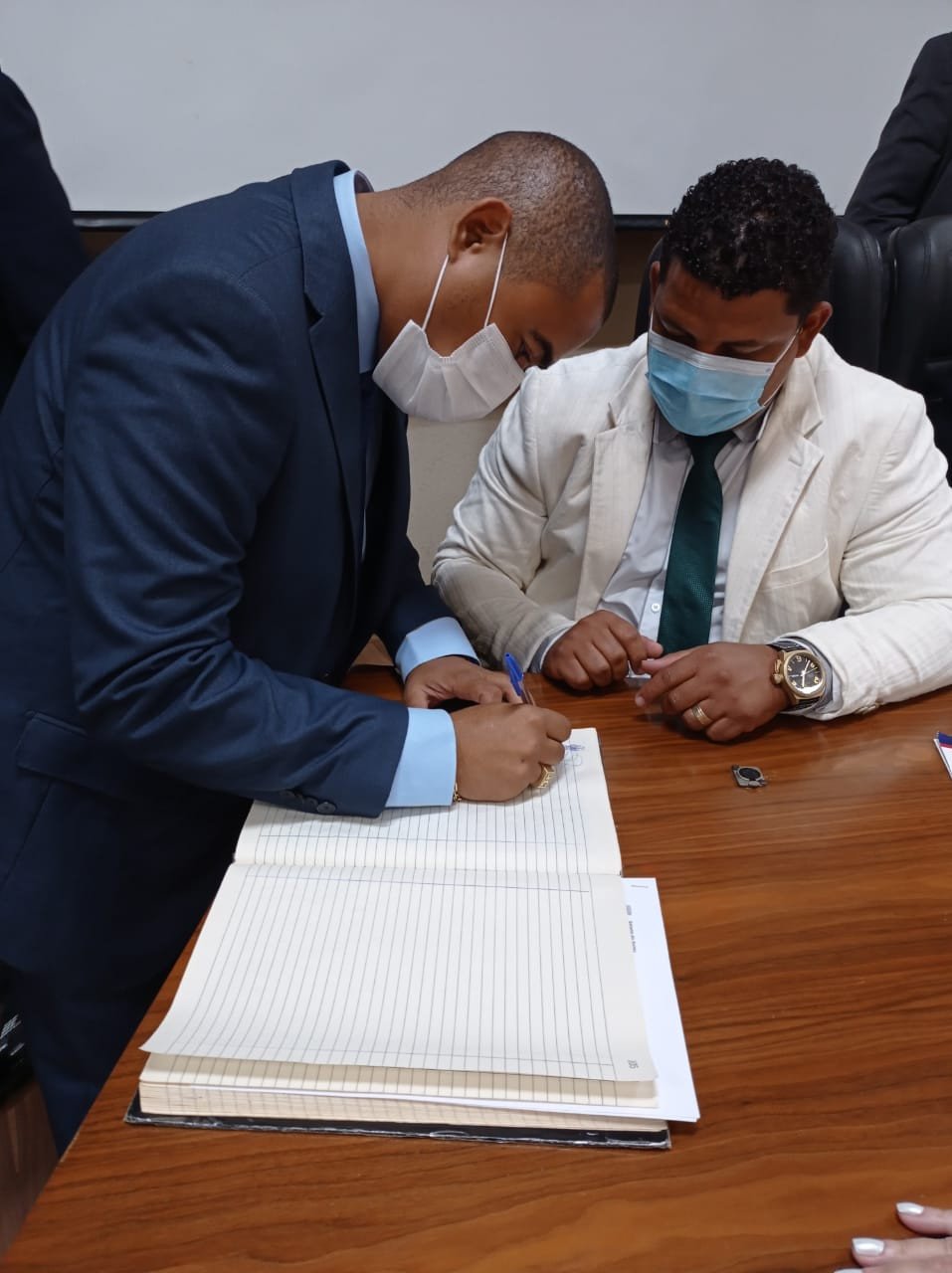 Candeias: Junior CCA tomou posse hoje na Câmara de vereadores