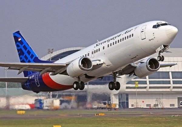 Encontrados corpos e destroços do Boeing 737 que caiu na Indonésia