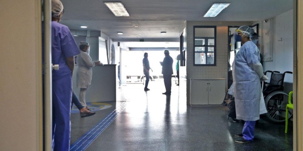 Brasil tem 203.735 mortes por Covid-19, diz consórcio de imprensa