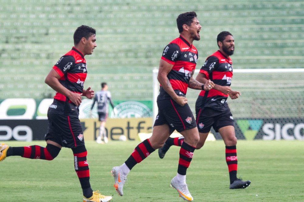 Vitória vence Guarani, sai do Z-4 e respira na tabela da Série B