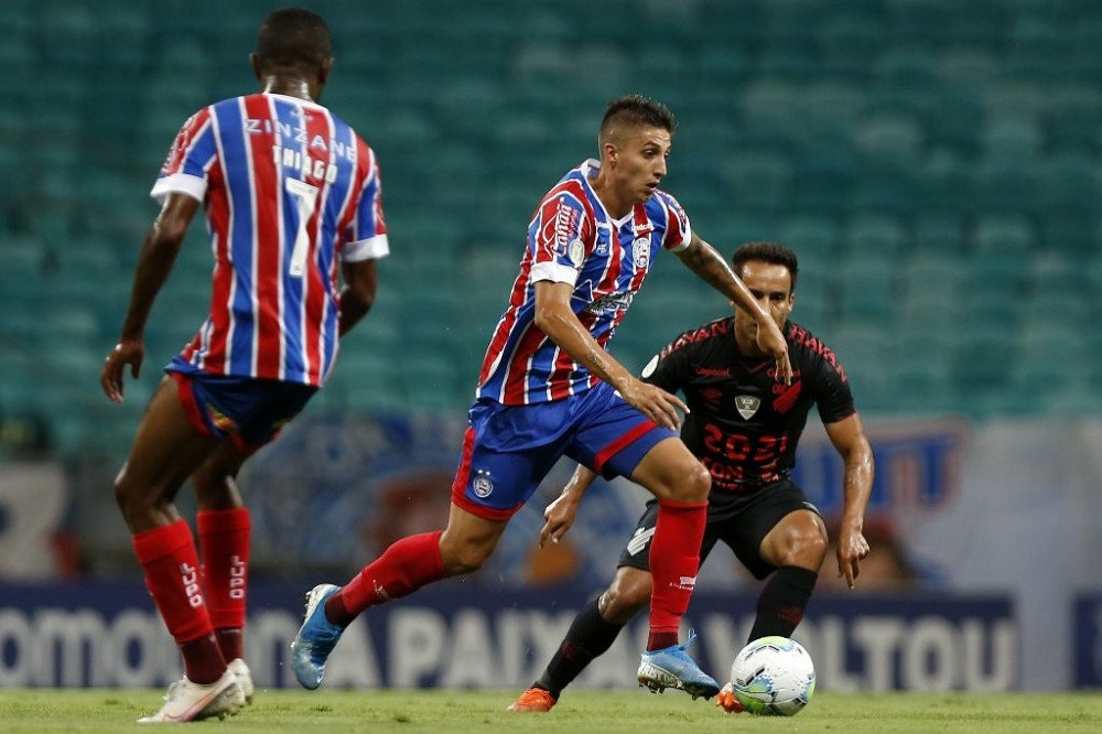 Após oito jogos sem vencer, Bahia bate o Athletico-PR e deixa o Z-4