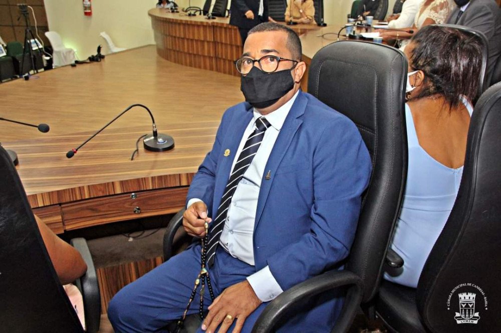 Candeias: Vereador Val Enfermeiro tem celular clonado