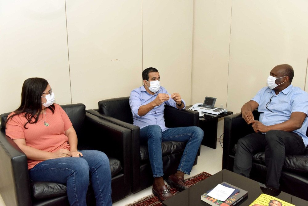 Irmão Lázaro tem audiência com Bruno Reis sobre retomada de eventos