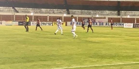 Unirb e Vitória empatam em 3x3 na estreia do Baianão 2021