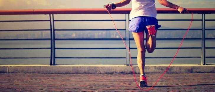 Pular corda emagrece, define músculos e queima mais calorias do que 30 minutos de corrida