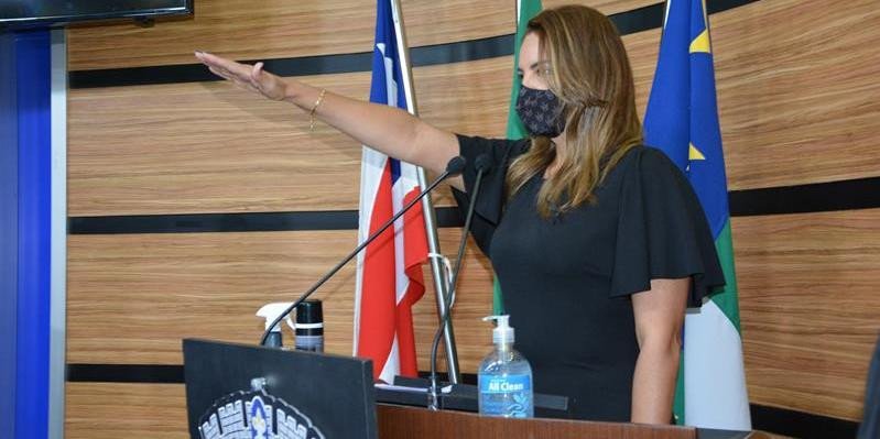 Sheila Lemos toma posse como prefeita de Vitória da Conquista
