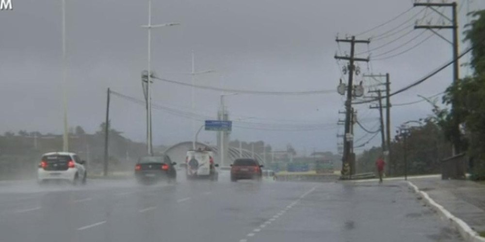 INVERNOU! Forte chuva atinge Salvador na manhã desta quinta-feira (8)
