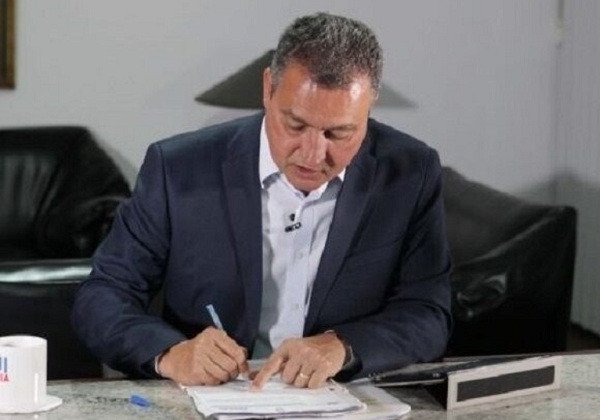 Rui reforça laços com a China e diz que VLT do Subúrbio entrará em operação em 2022