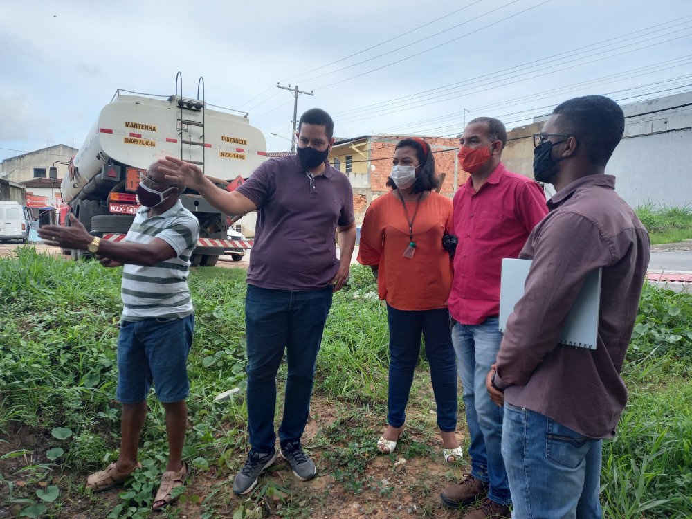 Vereador Diego Maia visita bairro da Nova Brasília com Secretário de Obras