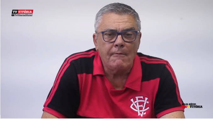 Paulo Carneiro pede afastamento do Vitória S/A
