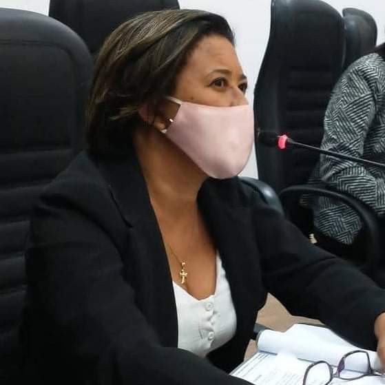 Vereadora de Candeias faz pedido para que esposo seja identificado como co-vereador