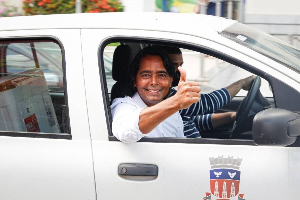 Candeias: Após apresentação de documentos, prefeito Pitágoras segue com atividades da gestão