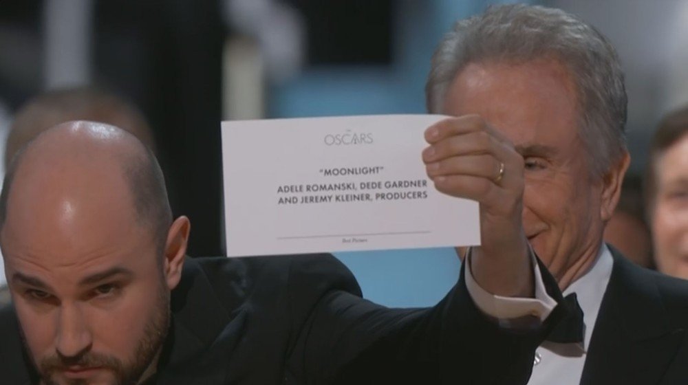 ‘Moonlight’ ganha Oscar de melhor filme após ‘La La Land’ ser anunciado por erro como vencedor , confira o vídeo