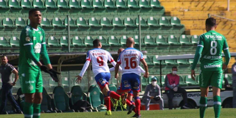 Com gols de Gilberto e Rodriguinho, Bahia bate a Chape por 2 a 0