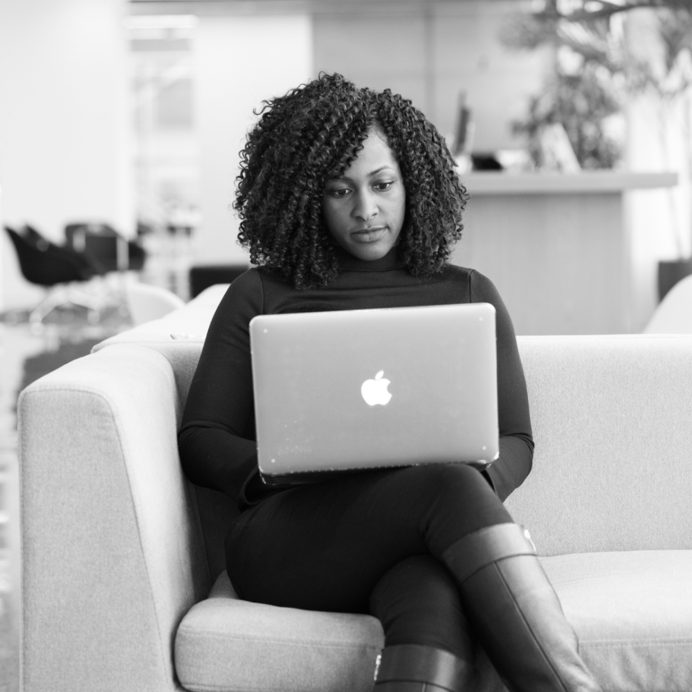 De autoria de Diego Maia, sancionada lei que prioriza mulheres vítimas de violência doméstica no acesso às ofertas de emprego