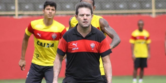 Vitória treina para aumentar vantagem no Baiano